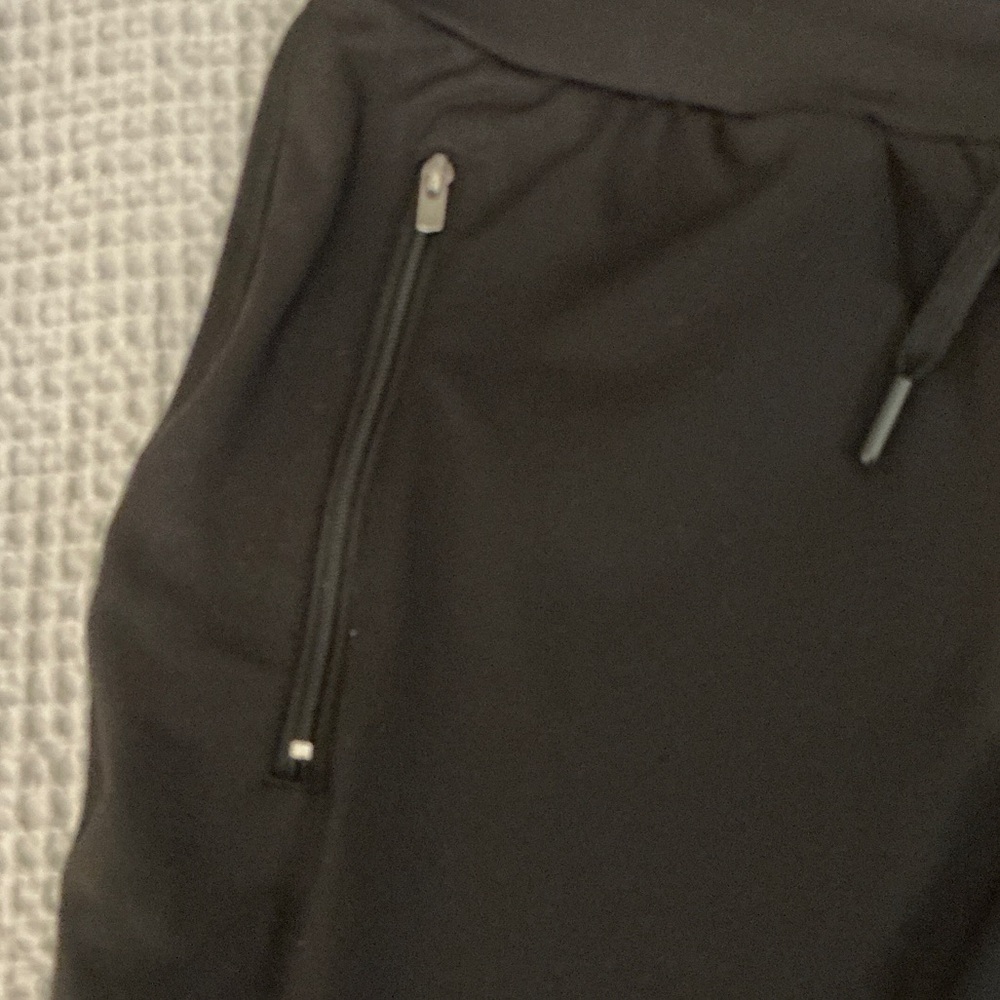 Maurices NWT Black High Rise Jogger size Medium - Picture 4 of 13